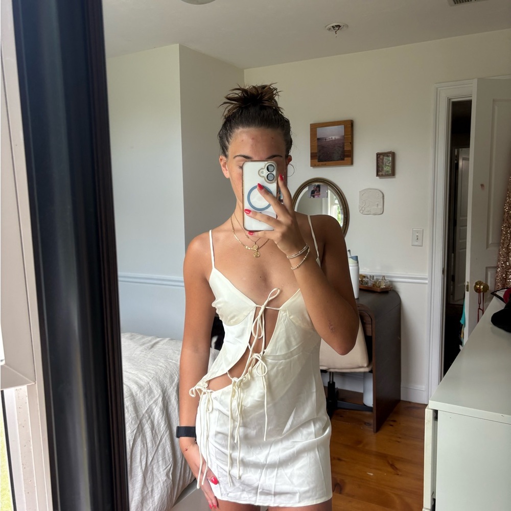 Lioness Ivory Satin Chemise - Picture 4 of 4